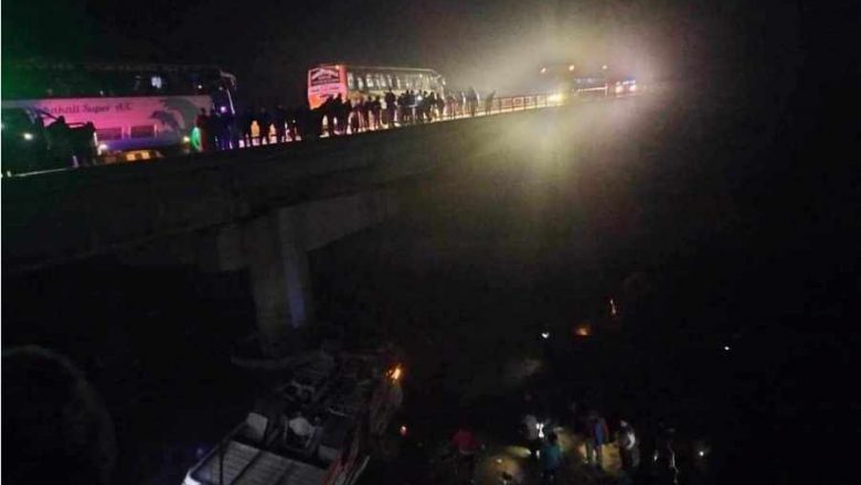 दाङ राप्ती नदिको पुलमा बस दुर्घटना हुदा १२ जनाकाे मृत्युु १७ जना घाइते