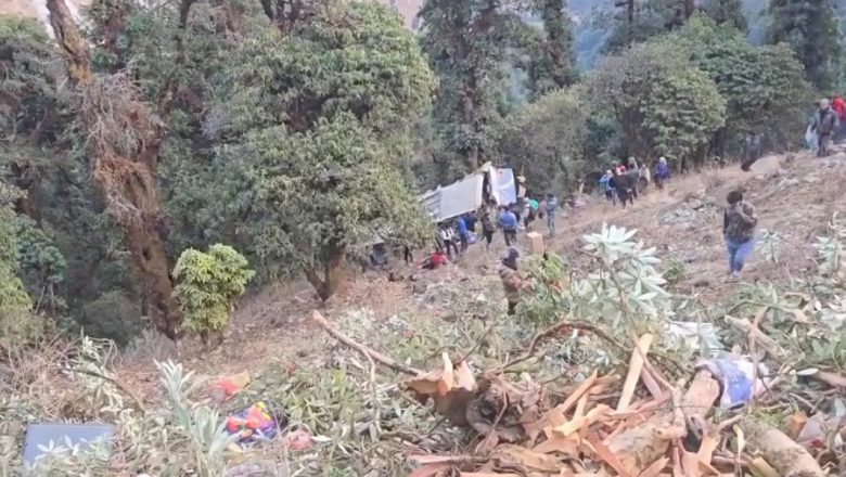 रुकुम बाट काठमाडौंका लागि छुटेको यात्रुबाहक बस बाग्लुङमा दुर्घटना