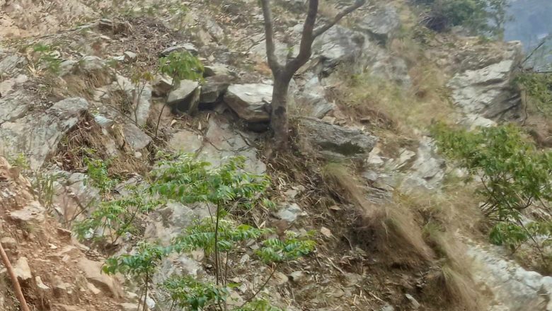 अछाम तुर्माखाँद च्यूरी मेला बगुर्खाल सडक ३ बर्ष देखि अलपत्र,आधा काम गरेर रकम निकास गरि हिनामिना