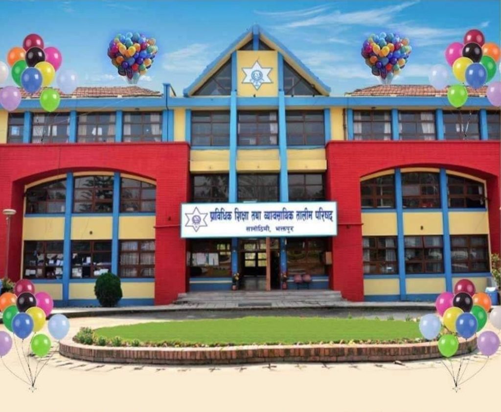 सीटीईभीटीका सहायक निर्देशकलाई अखिल क्रान्तिकारीद्वारा कालोमोसो
