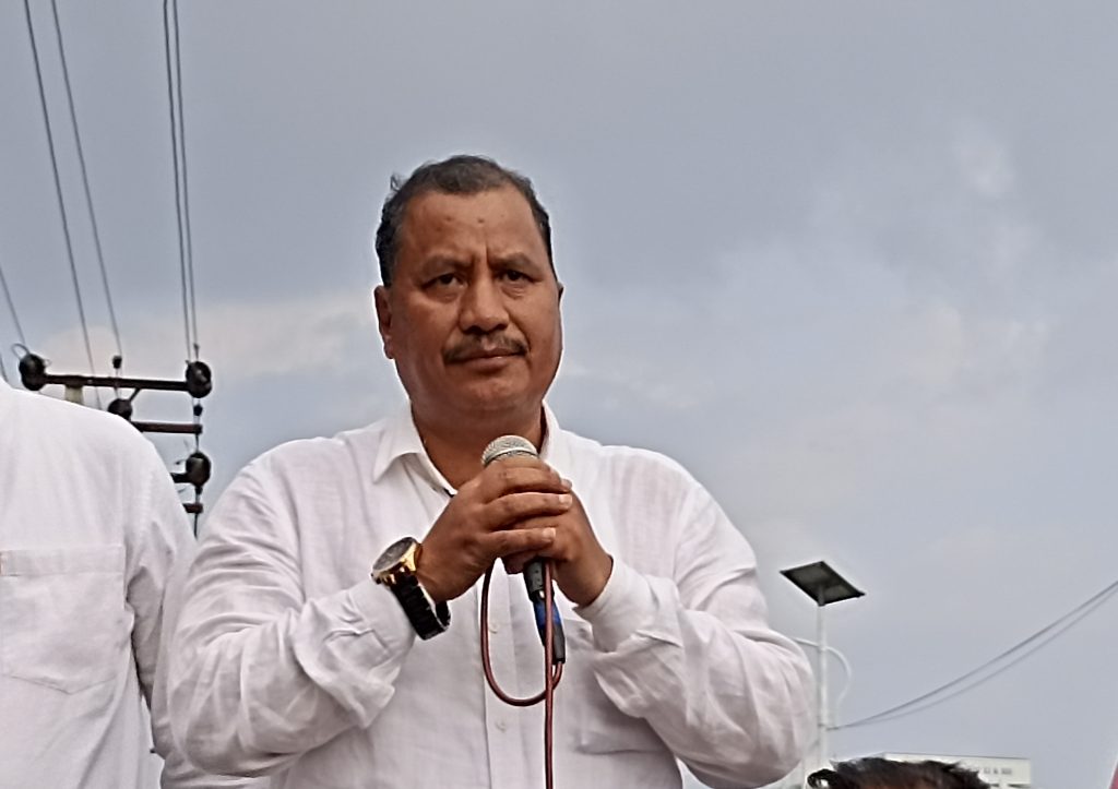 नेकपाका महासचिव विप्लवले दुई लाख किलाे आलु विनाेद चाैधरीलाई वेचेकाे बतायका छन