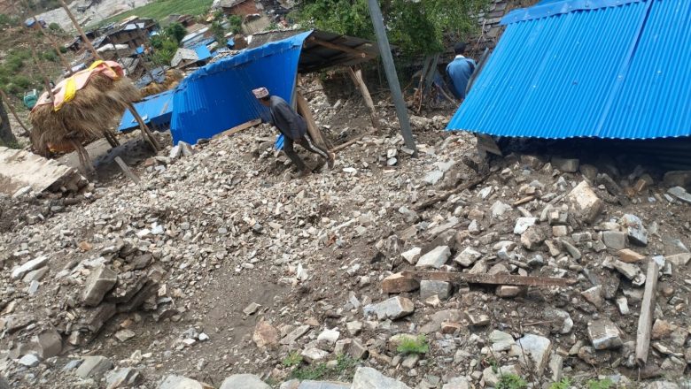 पहिराेमा पुरिय ९ वटा घर, २ वटा माेटरसाईकल