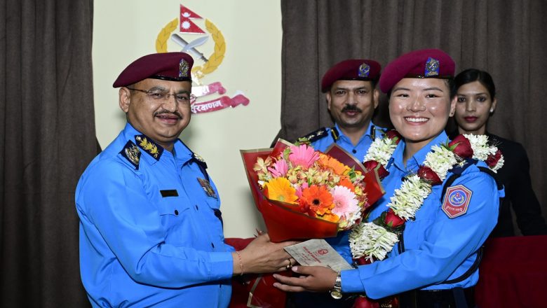 प्रहरी नायव निरीक्षक कुन्जाङ छोपेल शेर्पा दर्ज्यानी चिन्हद्वारा सुशोभित