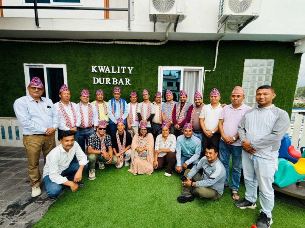 नवनिर्वाचित फोहोरमैला व्यवस्थापन सङ्घका केन्द्रीय समितिलाई अखिल नेपाल सरसफाई मजदुर संघ द्वारा बधाई तथा शुभकामना प्रदान