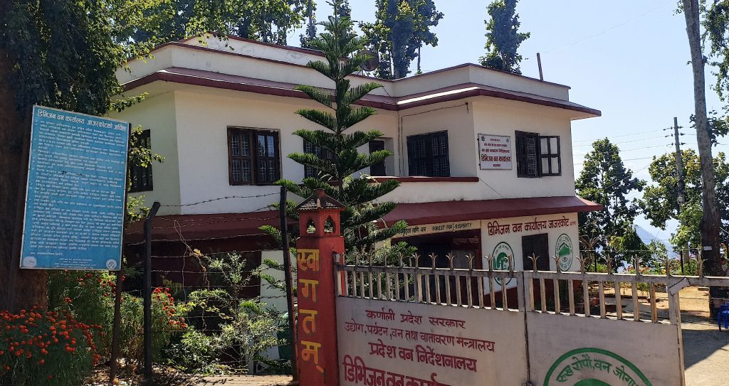 बन कार्यालयमा स्टिंग अप्रेशन  : काेकाे थिए दारू पाटीमा सहभागी ? यर्थात विश्लेषण.