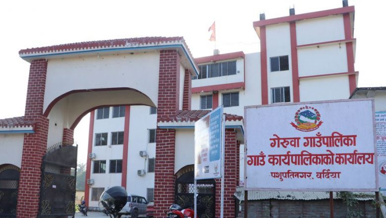 समयमा काम नगर्ने पाँच निर्माण व्यवसायीलाई गाउँपालिकाले गर्‍यो जरिवाना