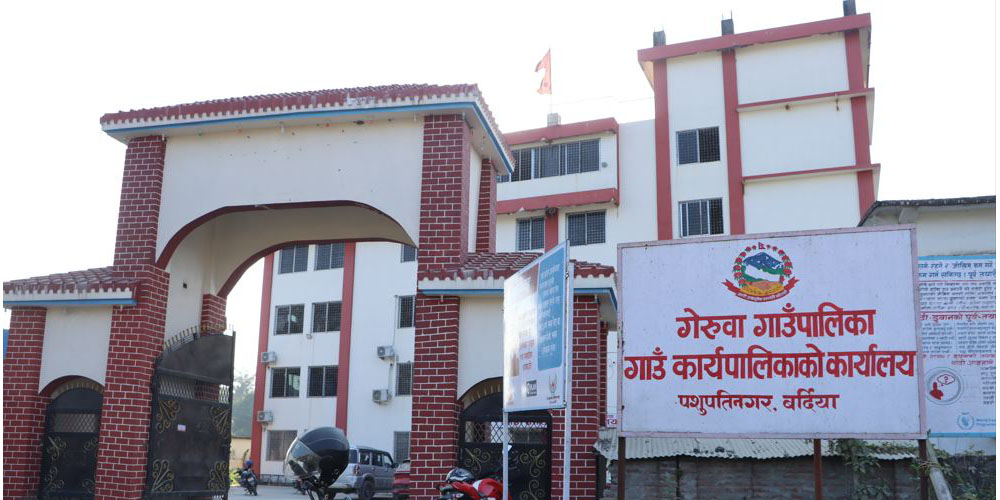 समयमा काम नगर्ने पाँच निर्माण व्यवसायीलाई गाउँपालिकाले गर्‍यो जरिवाना
