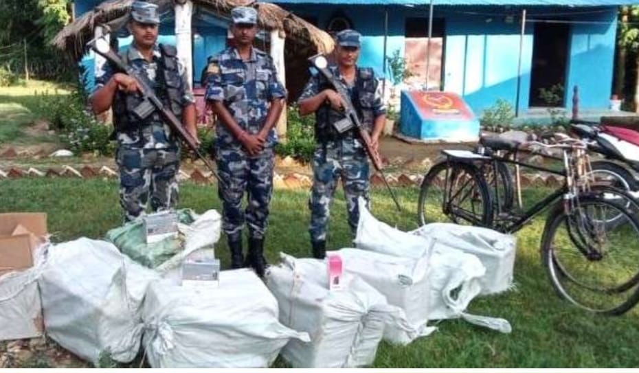 बर्दियाबाट भारततर्फ लैजान लागिएको ४८ लाख बढीको इलेक्ट्रिक चुरोट सशस्त्र प्रहरीको नियन्त्रणमा