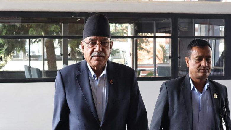 रवि लामिछाने भेट्न नख्खु कारागार जाँदै प्रचण्ड