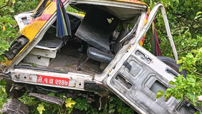 जाजरकोट कल्ले खाेलामा एम्बुलेन्स दुर्घटना, चालक चनाराकाे मृत्यु