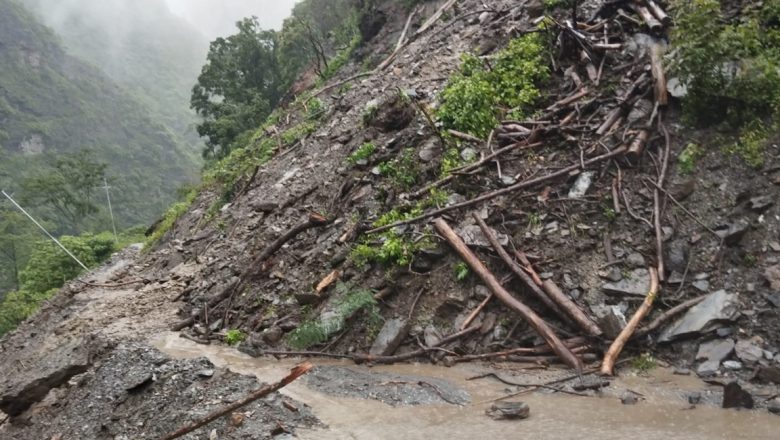 पहिराेका कारण मुग्लिन- नागढुङ्गा सडक अवरुद्ध