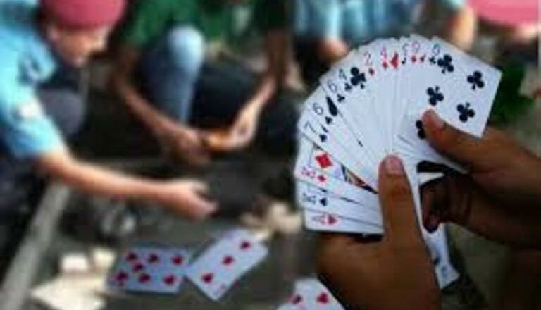 नेपालगञ्जका होटल तथा रेष्टुरेन्टमा प्रहरीकाे छापा ४५ जना प्रहरीको नियन्त्रणमा
