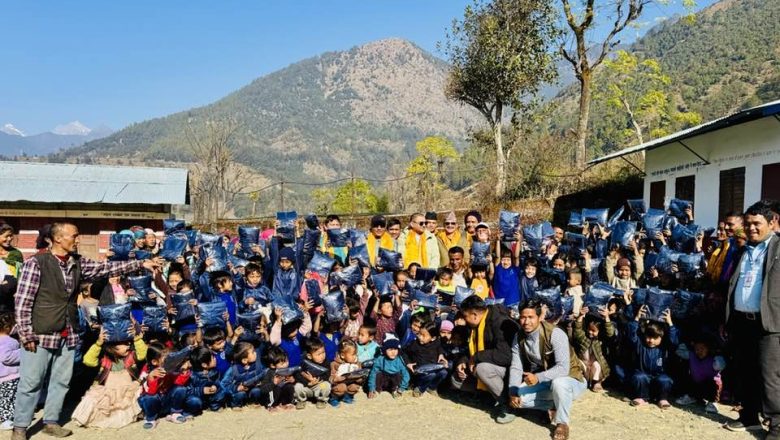 पाँचपोखरी थाङ्पाल गाउँपालिकाको श्री कुम्भेश्वरी आधारभूत विद्यालयका १६५ जना विद्यार्थीलाई न्यानो ट्रयाक सुट वितरण