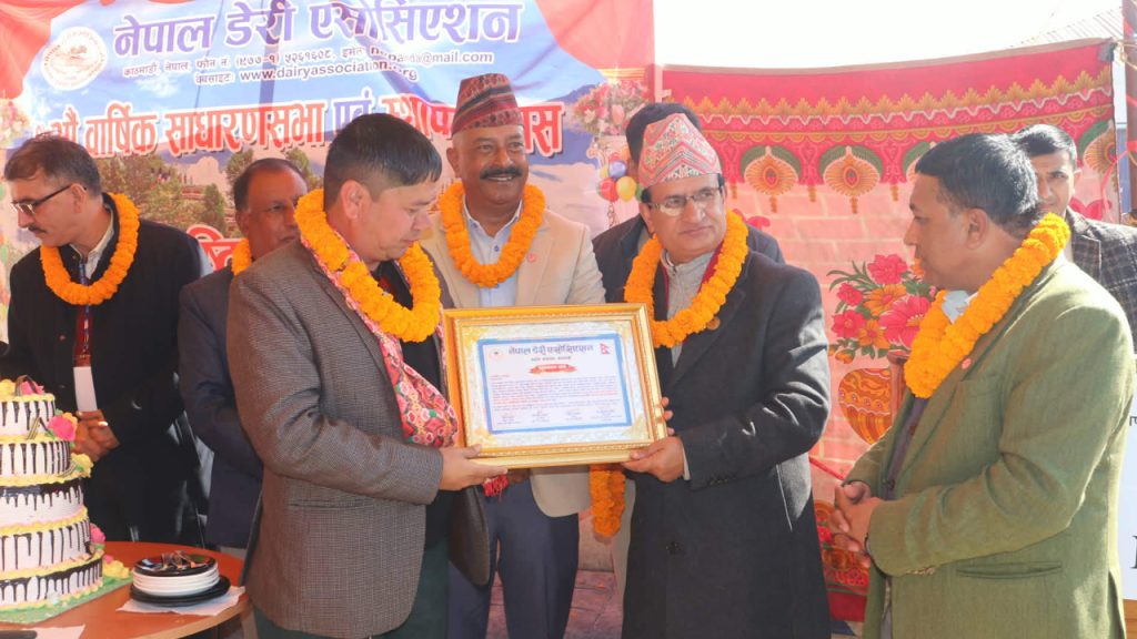 आवाजविहीनको आवाज बनेको नव क्षितिज साप्ताहिकलाई डेरी एसोसिएसनको उच्च सम्मान