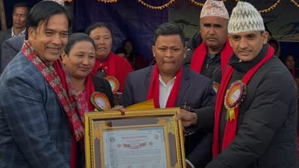 सिन्धुपाल्चोकमा तेक्वान्दो प्रशिक्षक प्रेमबहादुर भण्डारी नगदसहित सम्मानित