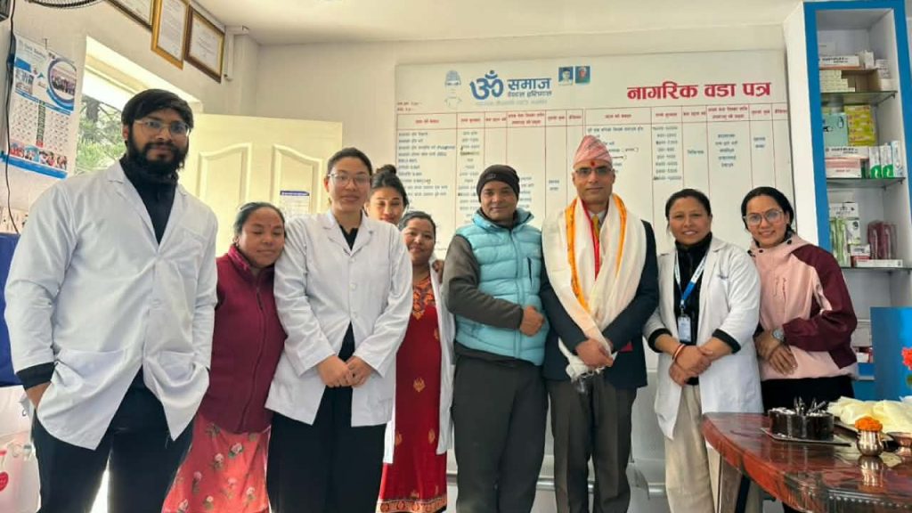 अध्यक्ष डा. सुवास घिमिरेले कर्मचारीसँगै मनाए जन्मदिन