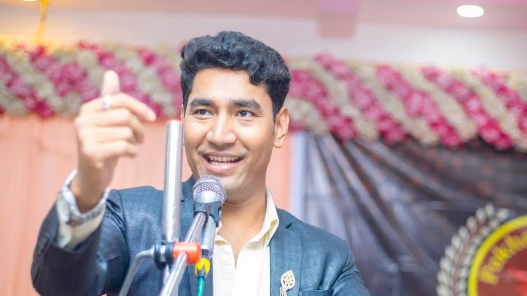 मोडलिङ र कार्यक्रम प्रस्तोताको भुमिकामा जम्दै दिपेन्द्र शाही