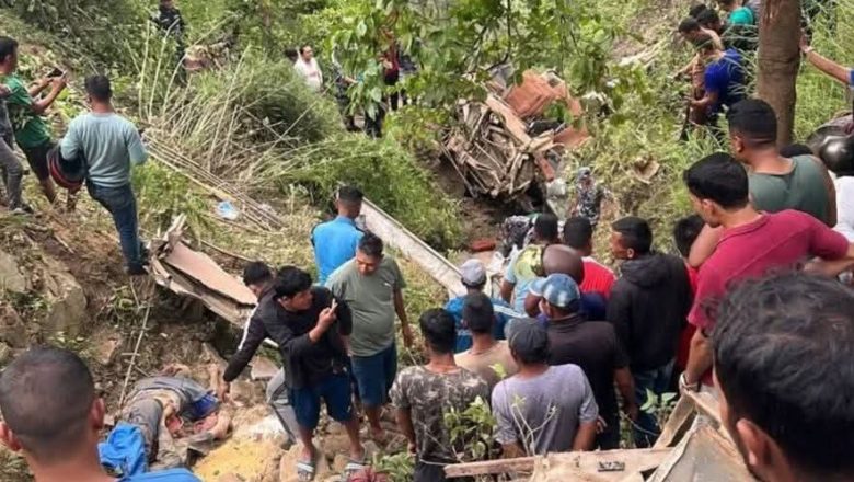 काभ्रेमा बस दुर्घटना ८ जनाको मृत्यु