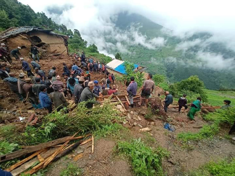 पहिरोले टहरा पुरियो, एक जनाको मृत्यु एक घाइते