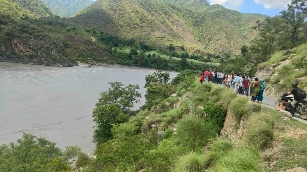 सल्यानमा जिप दुर्घटना हुदा भेरी नदीमा बेपत्ता